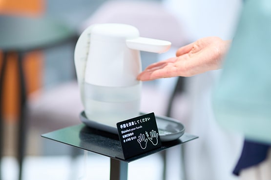 アルコール手指消毒器